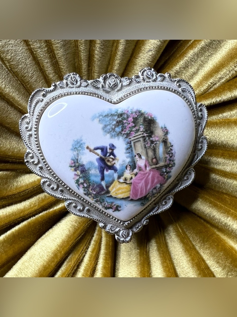 Vintage Sankyo Japan Porcelain Lid Heart Shaped Music Box Jewelry Trinket Velvet